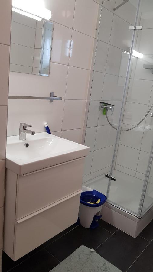 Outletcity Ferienwohnung Apartment 2 Метцинген Екстер'єр фото