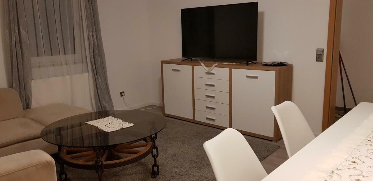 Outletcity Ferienwohnung Apartment 2 Метцинген Екстер'єр фото