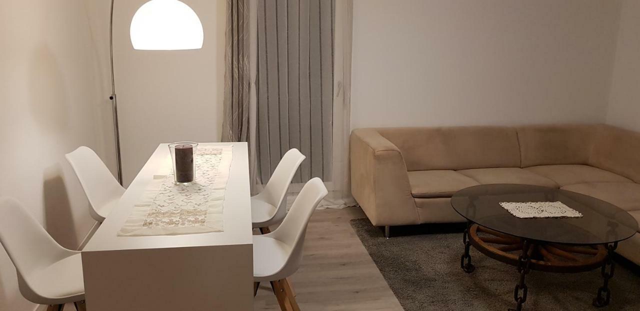 Outletcity Ferienwohnung Apartment 2 Метцинген Екстер'єр фото