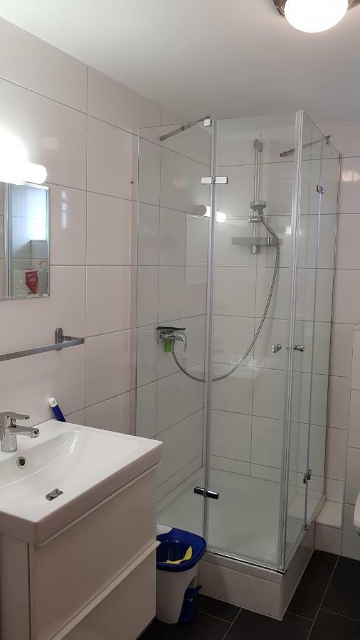 Outletcity Ferienwohnung Apartment 2 Метцинген Екстер'єр фото
