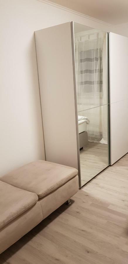 Outletcity Ferienwohnung Apartment 2 Метцинген Екстер'єр фото