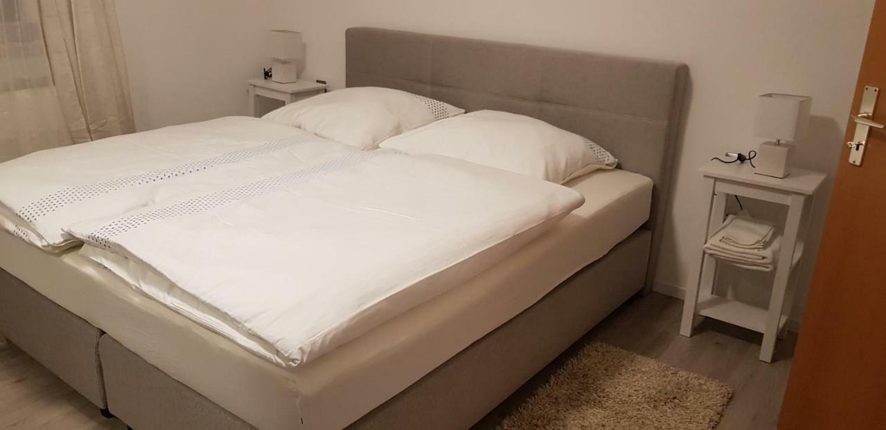Outletcity Ferienwohnung Apartment 2 Метцинген Екстер'єр фото