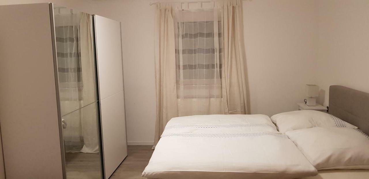 Outletcity Ferienwohnung Apartment 2 Метцинген Екстер'єр фото