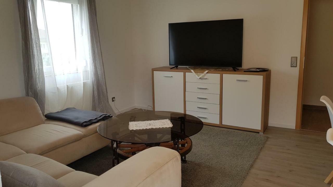 Outletcity Ferienwohnung Apartment 2 Метцинген Екстер'єр фото