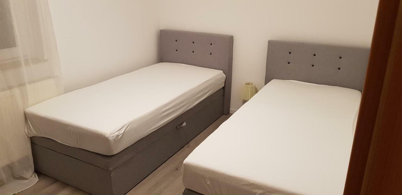 Outletcity Ferienwohnung Apartment 2 Метцинген Екстер'єр фото